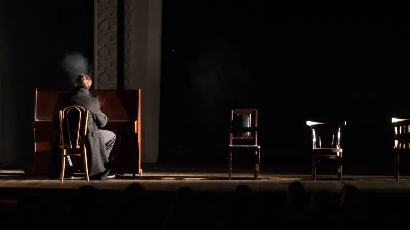 Cuando la partitura sube al escenario: compositores españoles que han hecho de la música teatral un arte mayor
