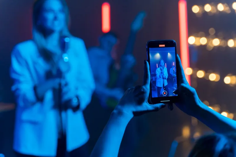 Escena viral: cuando TikTok e Instagram se convierten en el nuevo patio de butacas español