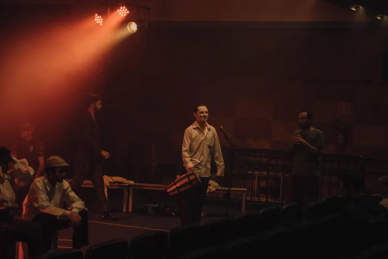 Transformación total: los rigurosos rituales de preparación que exige el teatro extremo en España